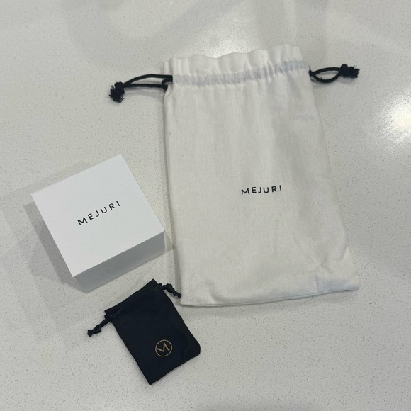 Mejuri box and bag - Picture 2 of 2